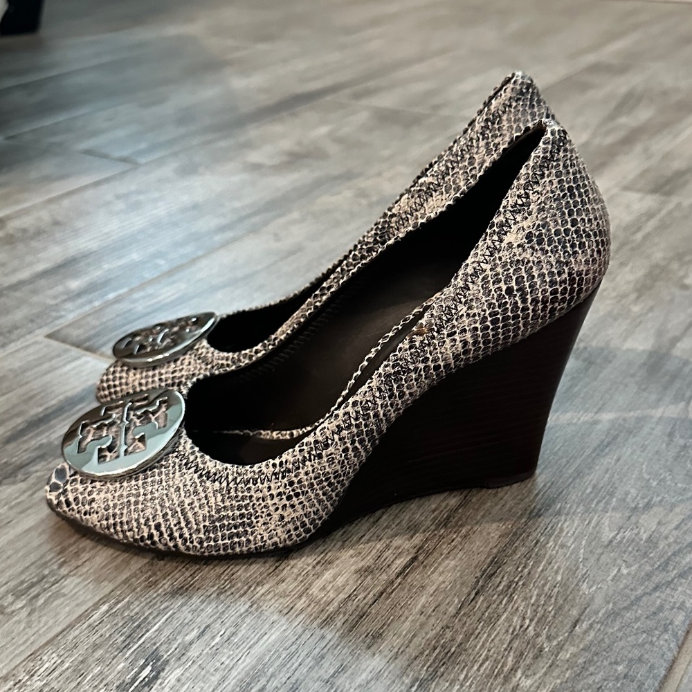 Tory Burch Snakeskin Wedges - Size 10 - Picture 7 of 15